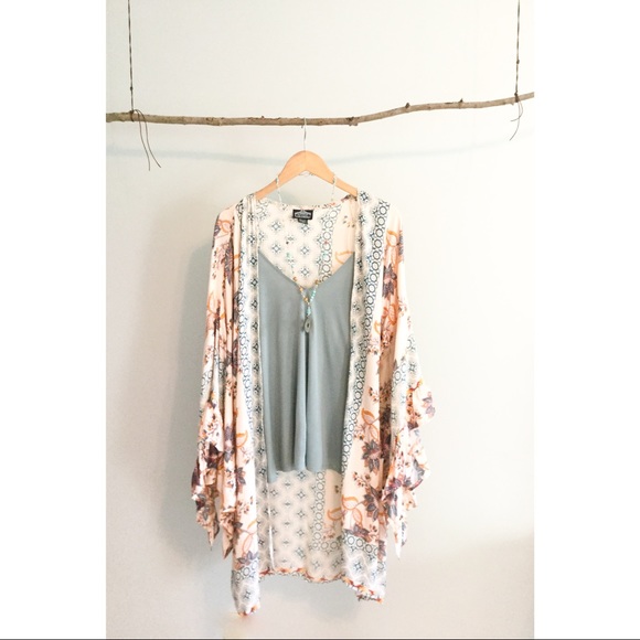 Boho Ivory Print Kimono Ruffle Sleeves - Picture 7 of 8